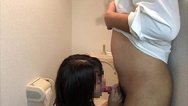 カフェ店員に発情したマネージャー！会社のトイレでこっそり声を潜めて着衣SEX