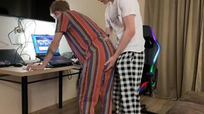 Distracted the Guy From the Game, Gave the Twink a Rimming and Fucked Her Hard with a Big Dick and Came