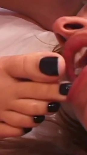 Lesbian Feet - Three Girls Six Feets