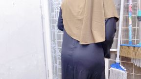 Visiting the Neighborhood Head's House, He Was Even Invited to Have Sex Until He Became Addicted