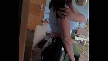 Tenue du jour ! Tr&egrave_s sexy non ? Le legging en latex