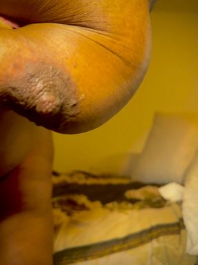 MATURE EBONY COUGAR USING NIPPLE SUCTION TOYS PT 3