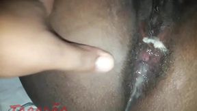 enchendo o cu da preta de leite