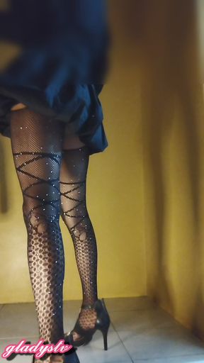 Shemale masturbating with pantyhose and high heels