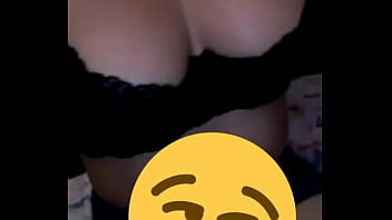 Mi novia me ense&ntilde_a sus tetas por whatsapp