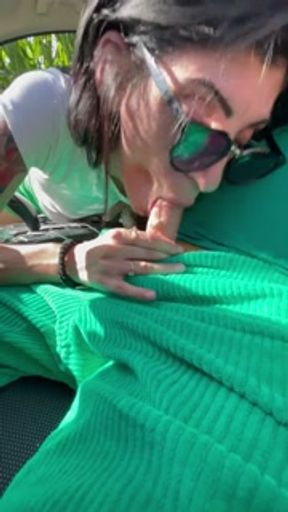 skinny brunette sucks my dick in the car(Fullvideo onlyfans)