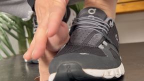 On Cloud Cockcrush and Shoejob - Cock trampling with very used OnCloud Sneakers ends in a huge cumplosion on my sneakers - CBT - Giantess and Shoe slave edit - Sneaker fetish - 4k