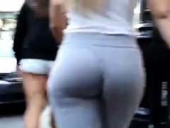 Candid sexy blonde whooty on the street