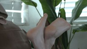 Pure dedication: HFO for feet - soles close-up (1080p)