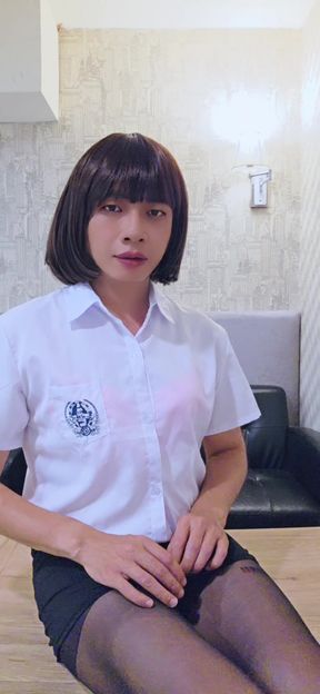 Shemale Ting xuan plays an office lady and masturbates