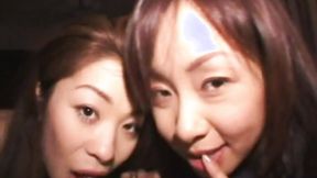 ”Horny Babe kissing & threesome blowjob”