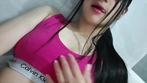 influencer se masturba y muestra sus grandes tetas