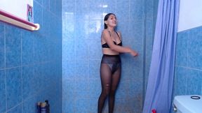 me vesti con medias panties y tacones para mi padrastro me lleno de piss