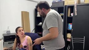 No pag&oacute_ la deuda, as&iacute_ que me cog&iacute_ a su mujer &mdash_ ahora es adicta a mi pija