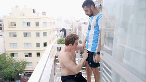 FETICHE PIES ESCUPITAJO Y MECOS EN EL PIE!