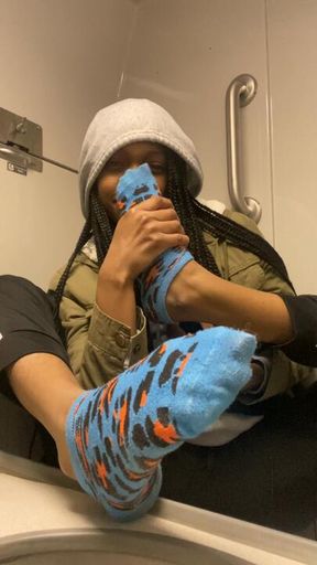shoe|sock removal