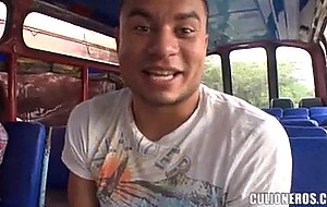 Luchy- la pelinegra en el bus.