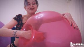 Q847 Stashia's teasing squeezing and popping soft balloons - 480p