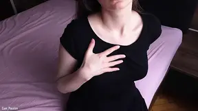 Amateur GF gives a massive finale on her black T-shirt in POV