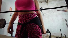 sexo na academia ! ops meu shorts rasgou