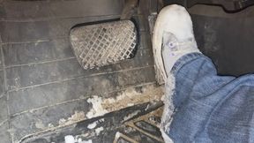 Morning commute in lilac converse