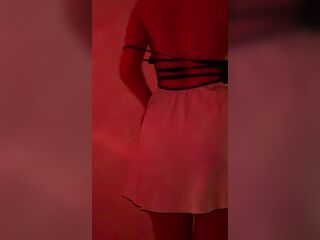 Красотка из Tinder танцует стриптиз