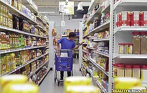 Grocery store milf, Luna Star