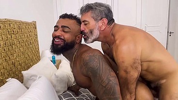 No esperaba que su polla fuera tan grande.