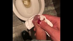 Une vid&eacute_o rat&eacute_ et in&eacute_dite ! Je pisse debout pour ceux qui fantasme de cette ...