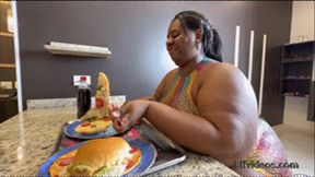 Smelly Farts While I Eat My Lunch I