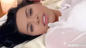 Kira Queen - Glamour Sex Goddess Finger Bangs Her Pink In Busty Glamour Porn 20 Min