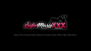 Зрелые MILF-женщины Софи Мари и Эма получают жесткий анальный секс с использованием вибраторов в домашнем видеоролике.