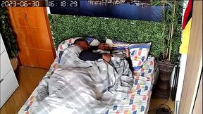 Macho com um tes&atilde_o matinal e n&atilde_o poupou esfor&ccedil_os pra desenrolar aquela  com macho do rabo peludo,