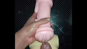 Kissy and Dolly threesome: from mouth to vagina! It ends in tit fucking