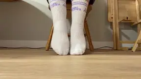 Sugargirlx2 Teases with Her Feet