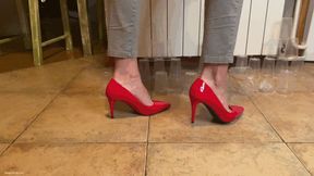 PLASTIC CUPS CRUSH IN RED HIGH HEELS - MP4 Mobile Version