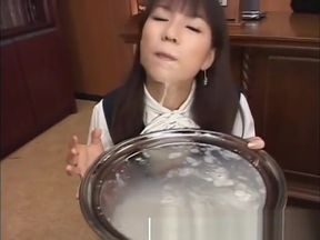 Real amateur japanese babe gets bukkake and drinks cum