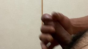 椅子に座ってオナニー射精
