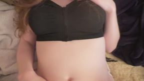 Quick missionary sex with creampie