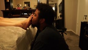 LALAS TOES GET SUCKED ON