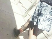 exhibiendo la concha en el club deportivo bajo la falda nos atrapan