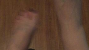 EXCITED FEET BOUNCING