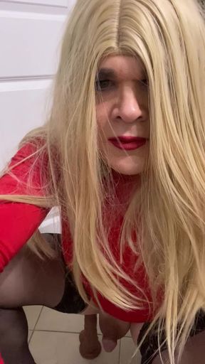 Amateur Crossdresser Rides BBC Dildo