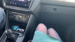 Risky blowjob and fuck in the car