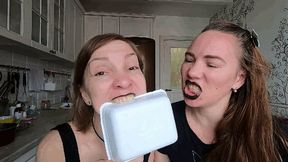 Two sexy vampires bite you (FdP)