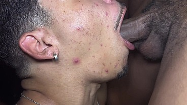 Gang bang dos dotados cheios de leite