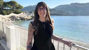 Lady, 37 years old, tattoo artist in La Ciotat!