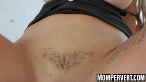 Tattooed MILF Alexis Zara's juicy cowgirl ride