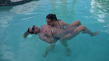 18 Minutes of Pure Poolside Heat
