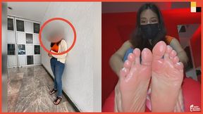 YOUNG LATINA SPOTTED IN THE STREETS MODELS HER FEET BEFORE FOOT WORSHIP ACTION - FOOT WORSHIP PICK UP VOL 1 - ACT I & Il - DANNA